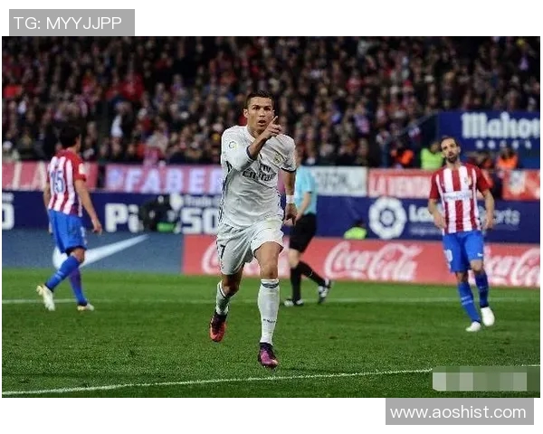 西汉姆联奋力拼搏迎挑战 全力冲击英超中游目标 争取欧战资格