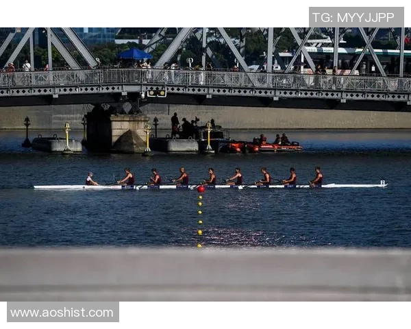 游泳争霸赛激烈角逐，各路高手齐聚一堂展开速度与技巧的巅峰对决