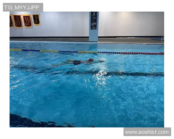 自由泳常见错误解析及纠正方法帮助提高游泳效率与技巧 自由泳常见错误解析及纠正方法帮助提高游泳效率与技巧